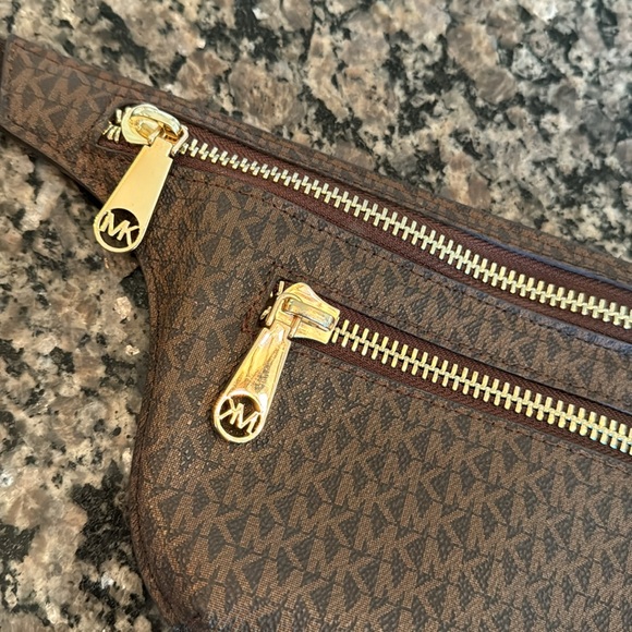 Michael Kors belt bag - Picture 7 of 9